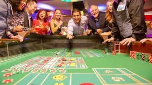 Live dealer blackjack game in motion at wen63